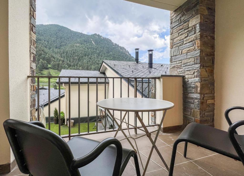 {
  "en-gb": "Barthe Holidays I Apartamento con encanto en Arinsal 6PAX a pie de pistas I Balcón con vistas y parking I Milu"
} photo 4