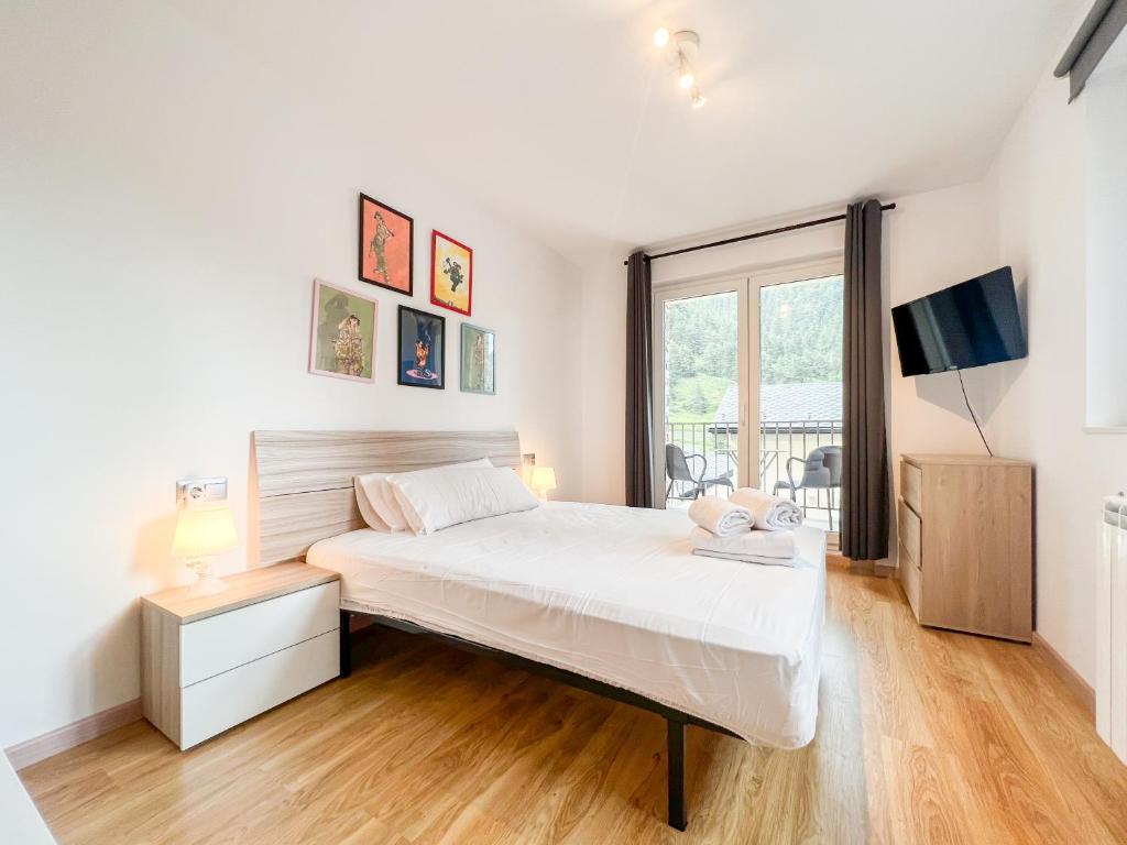 {
  "en-gb": "Barthe Holidays I Apartamento con encanto en Arinsal 6PAX a pie de pistas I Balcón con vistas y parking I Milu"
} photo 2