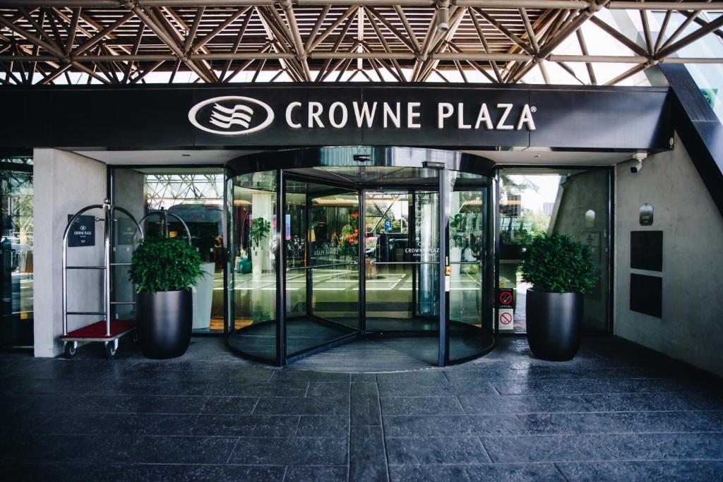 Crowne Plaza Belgrade, an IHG Hotel photo 2