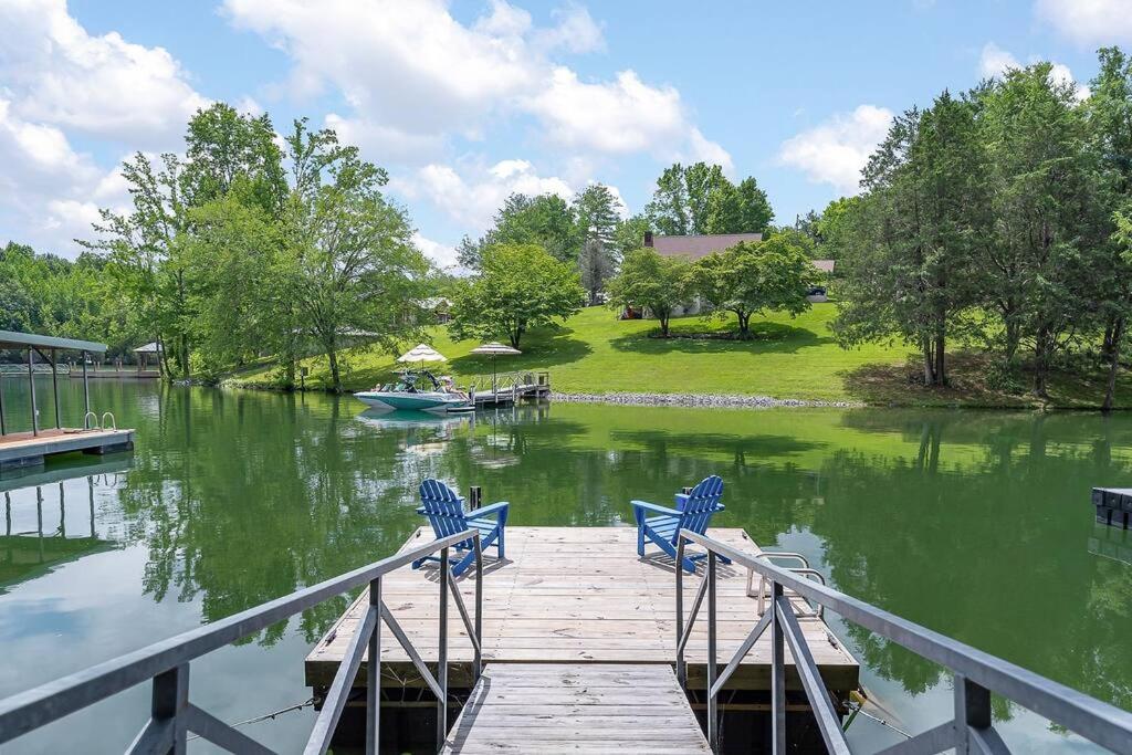 Rustic Cabin, Dock, Firepit, Kayaks & Games photo 1