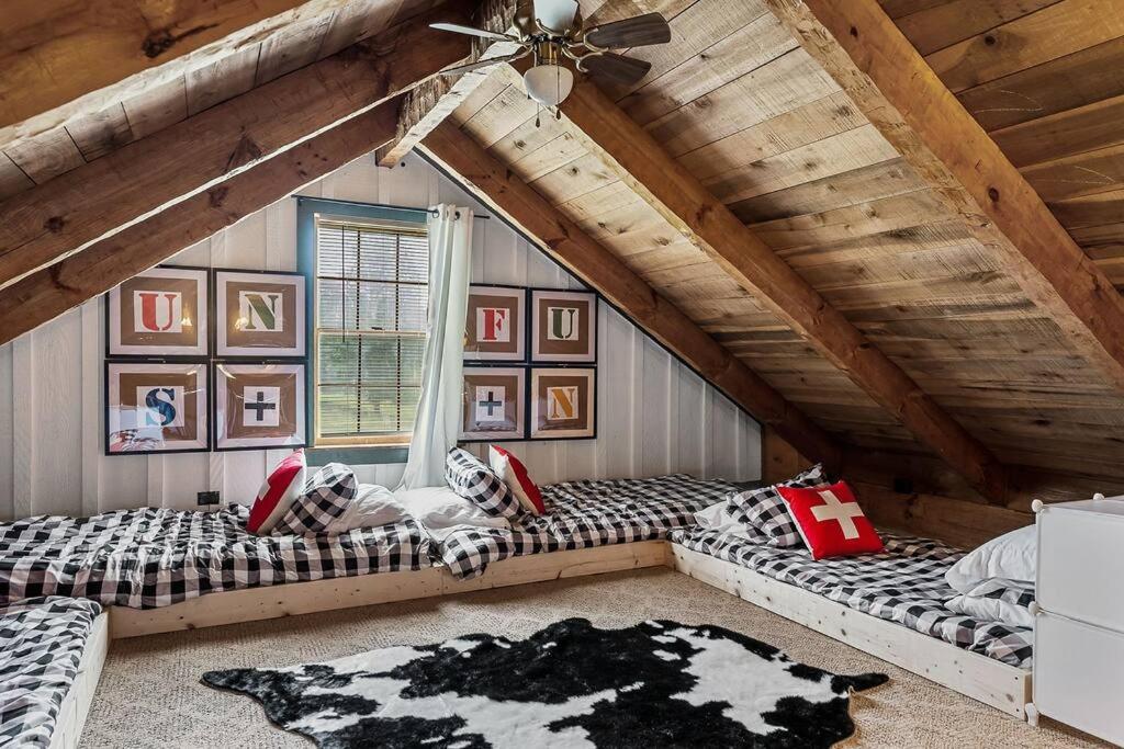 Rustic Cabin, Dock, Firepit, Kayaks & Games photo 3