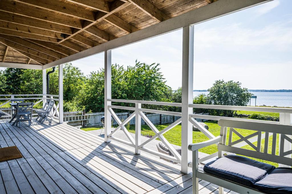 Exclusive tranquil villa by the sea, boat available photo 4