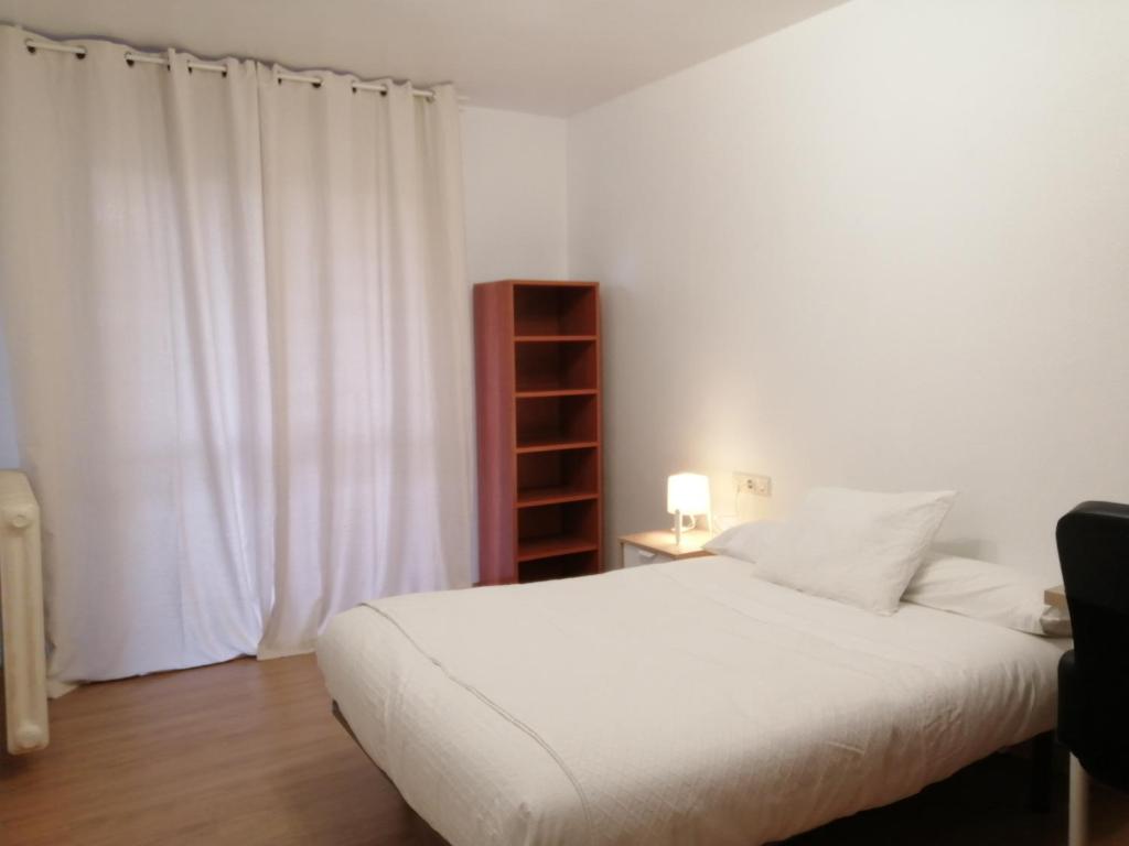 Funcional y renovado apartamento en Iturrama photo 1