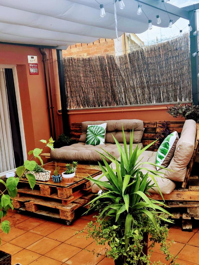 ESTUDIO con terraza BADALONA