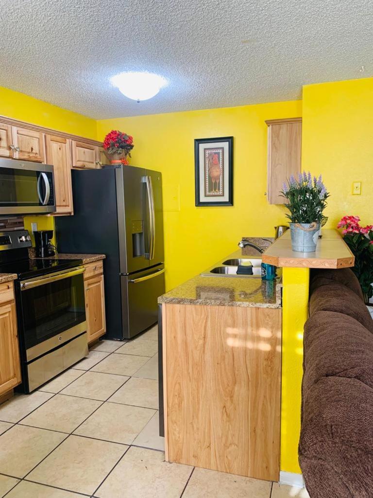 The Sunset 2-bedroom apartment near COS Airport photo 1