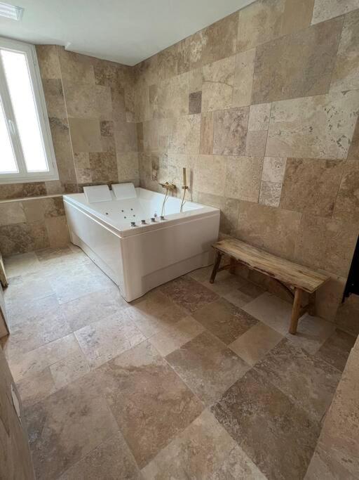 Suite romantique bohème chic avec bain à remous photo 3
