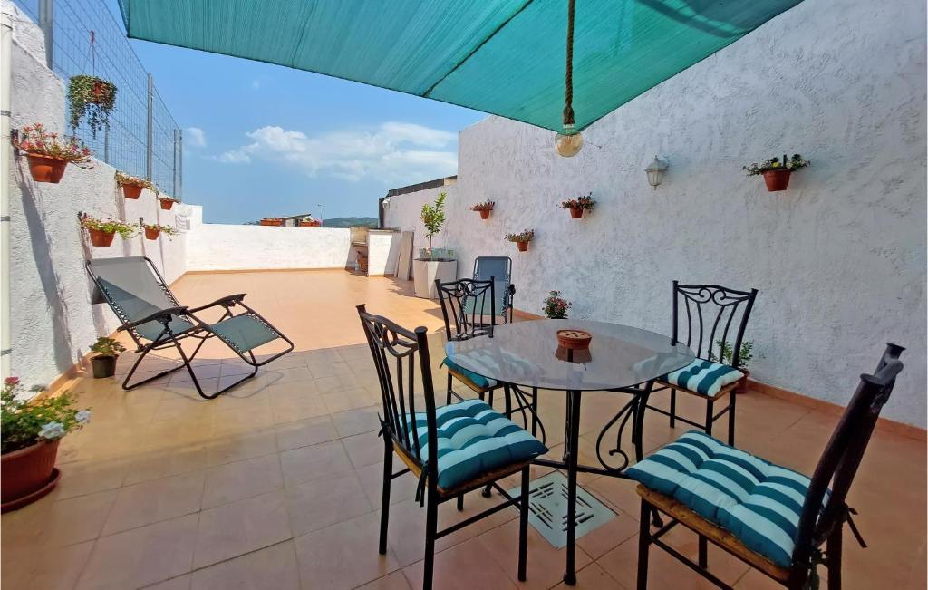 Amazing Home In Ador With Wifi And 3 Bedrooms