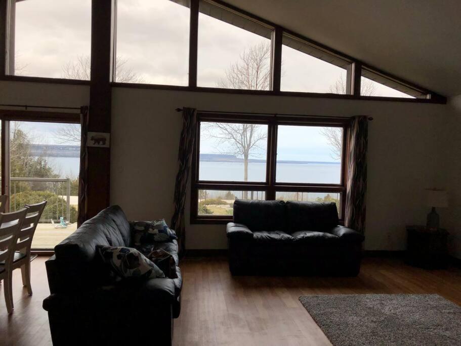 Amazing view of 4 bedrooms, 3 bathrooms 4-season cottage photo 4