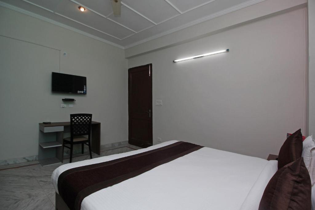 Super OYO Flagship 9075 Petals Inn photo 3