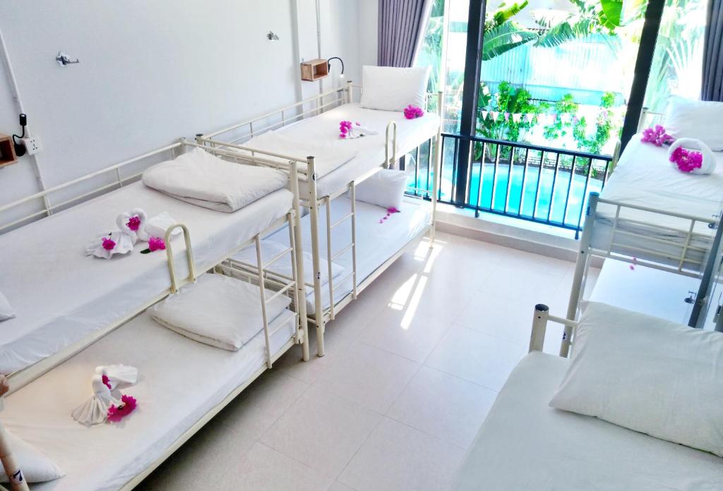 Bed Station Hostel & Pool Bar Hội An " Former Sunflower"