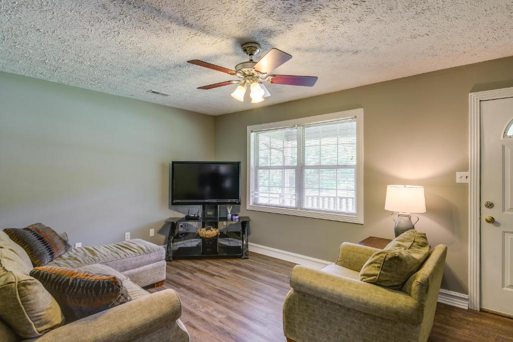 Huntsville Vacation Rental with Fire Pit photo 2
