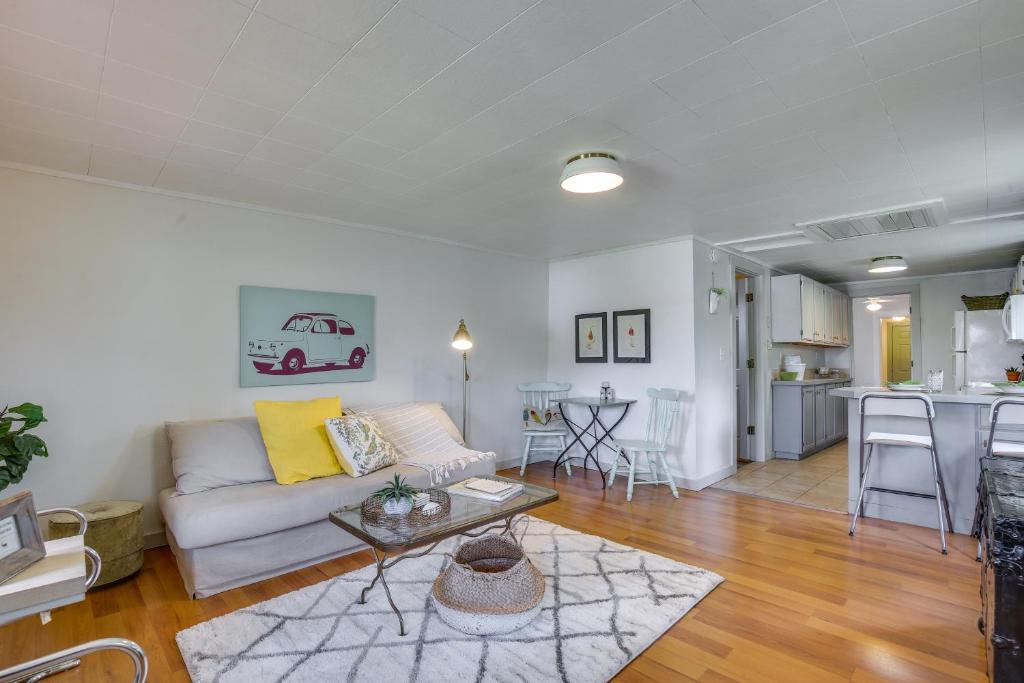 Cozy St Louis Home with Fire Pit Near Downtown!