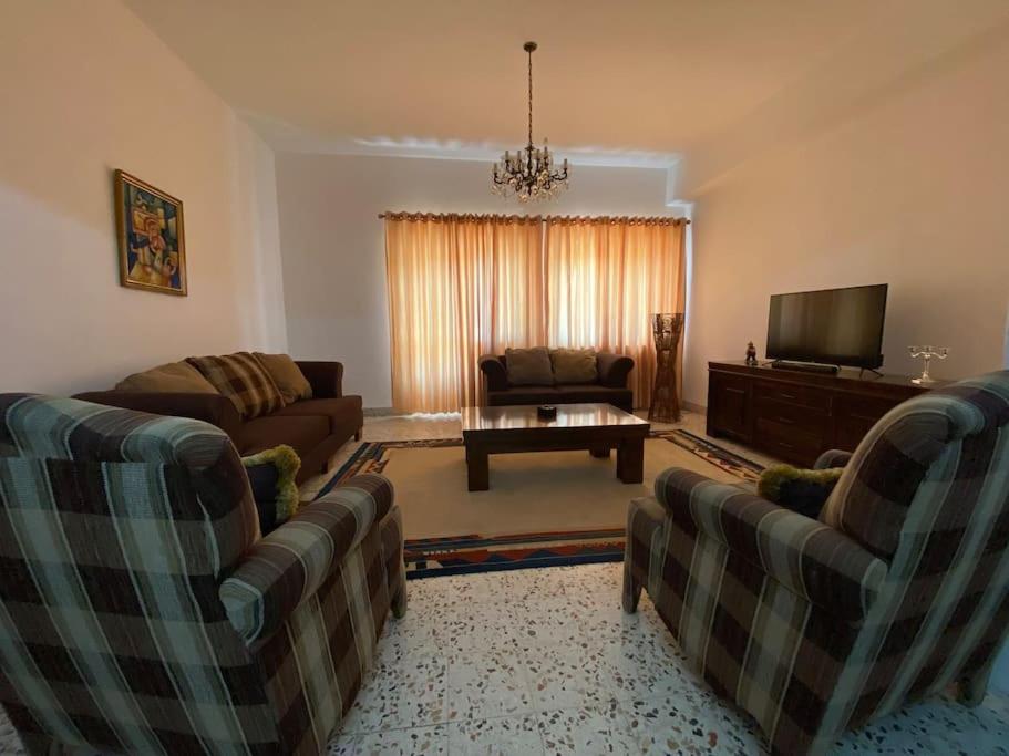 Lovely 3 Bedrooms Apartment at city center photo 1