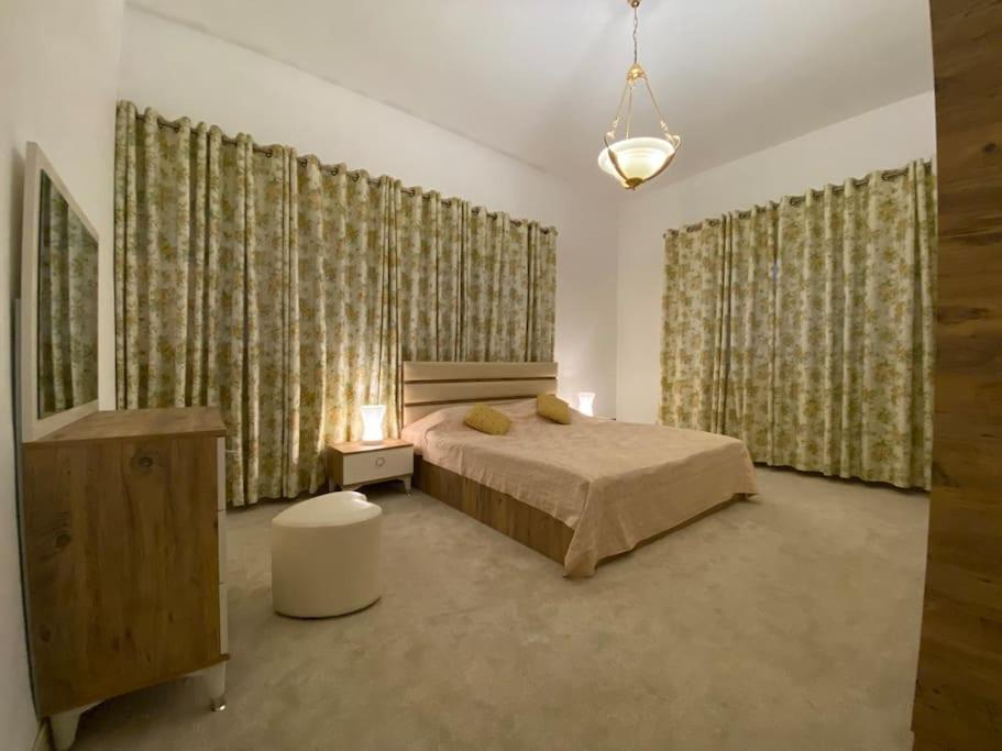 Lovely 3 Bedrooms Apartment at city center photo 2