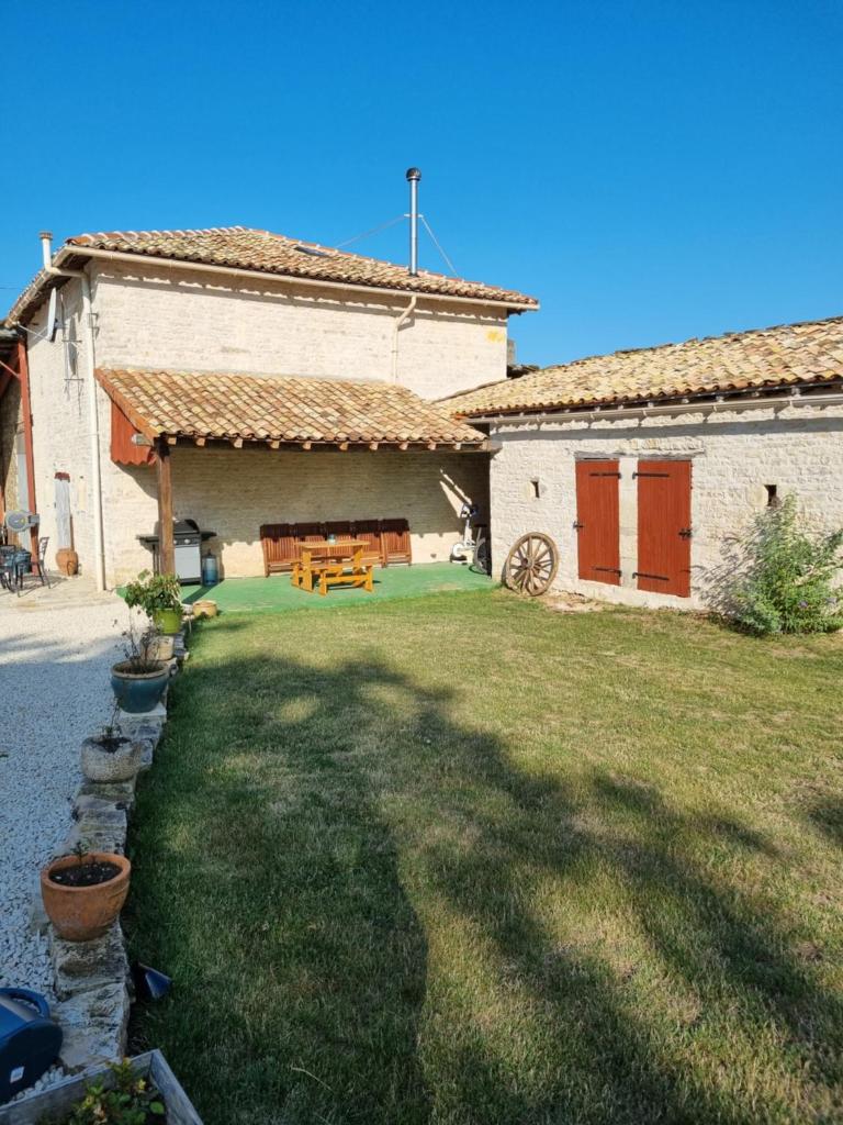 Le verger des noyer Relaxing getaway with private pool photo 2