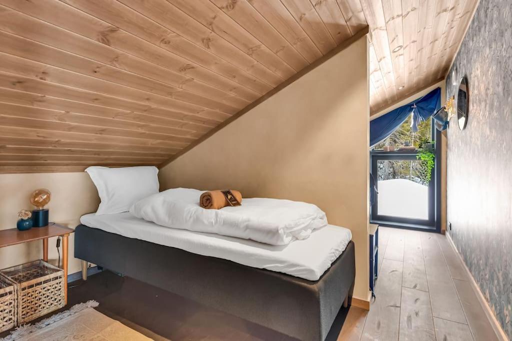 Peaceful Oasis. Panoramic forest- & mountain view. Sauna. - Tap to explore photos