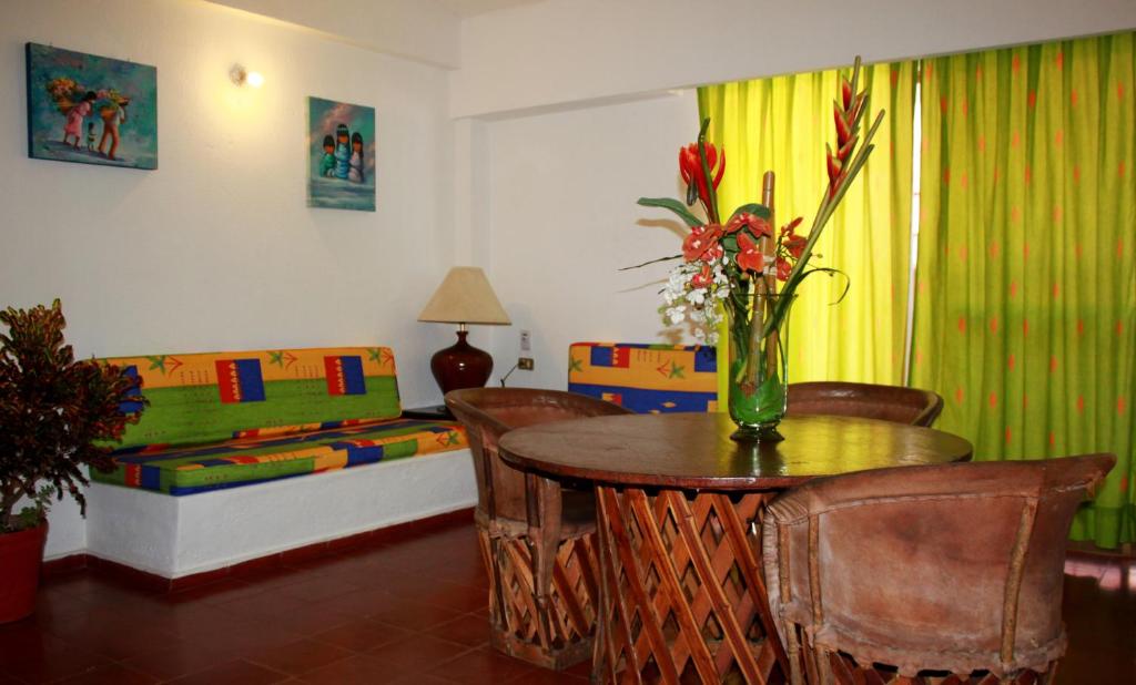 Апартаменты (Deluxe Master Suite with balcony), Suites Plaza del Rio