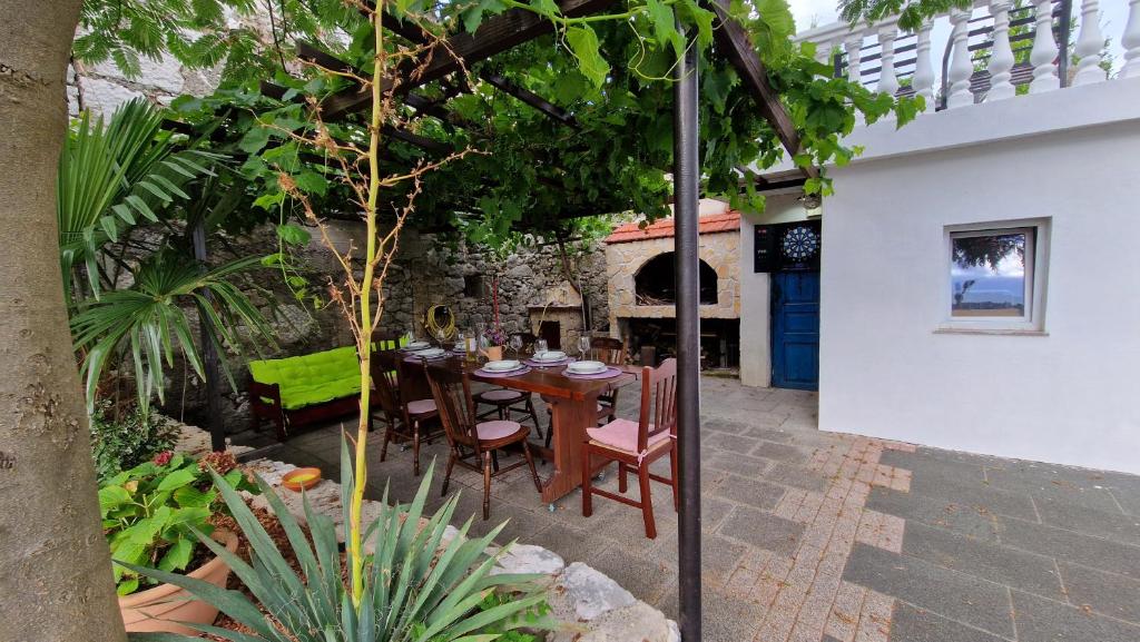 Lukari Vacation Home photo 2