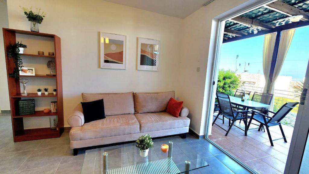2 bedroom ground floor apartment photo 3