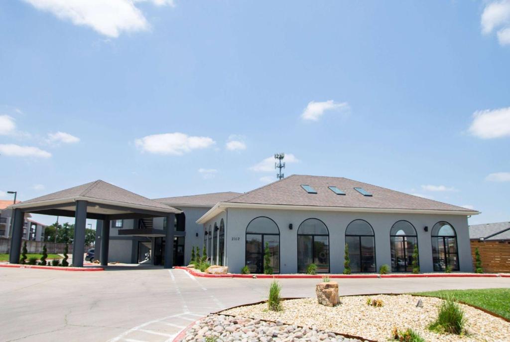 Days Inn by Wyndham Amarillo - Medical Center photo 1