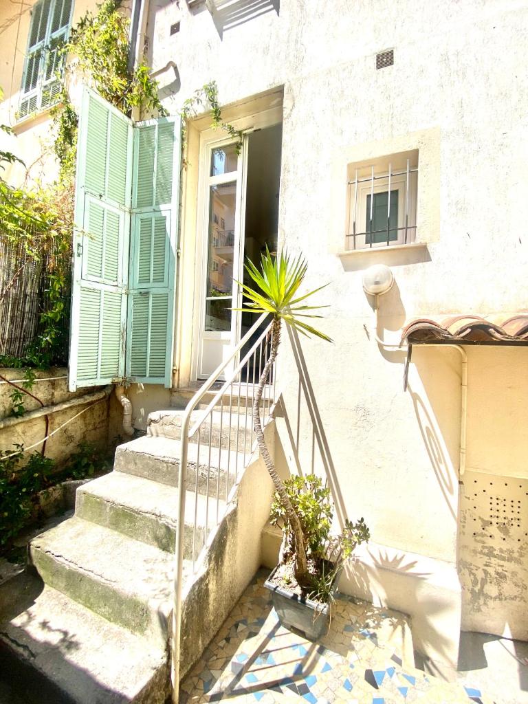 Grand T2 en Rez-de-jardin et petite place de parking photo 1