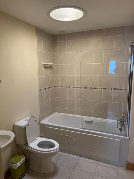Modern 4 Bed House in town photo 1