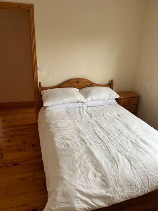 Modern 4 Bed House in town photo 2