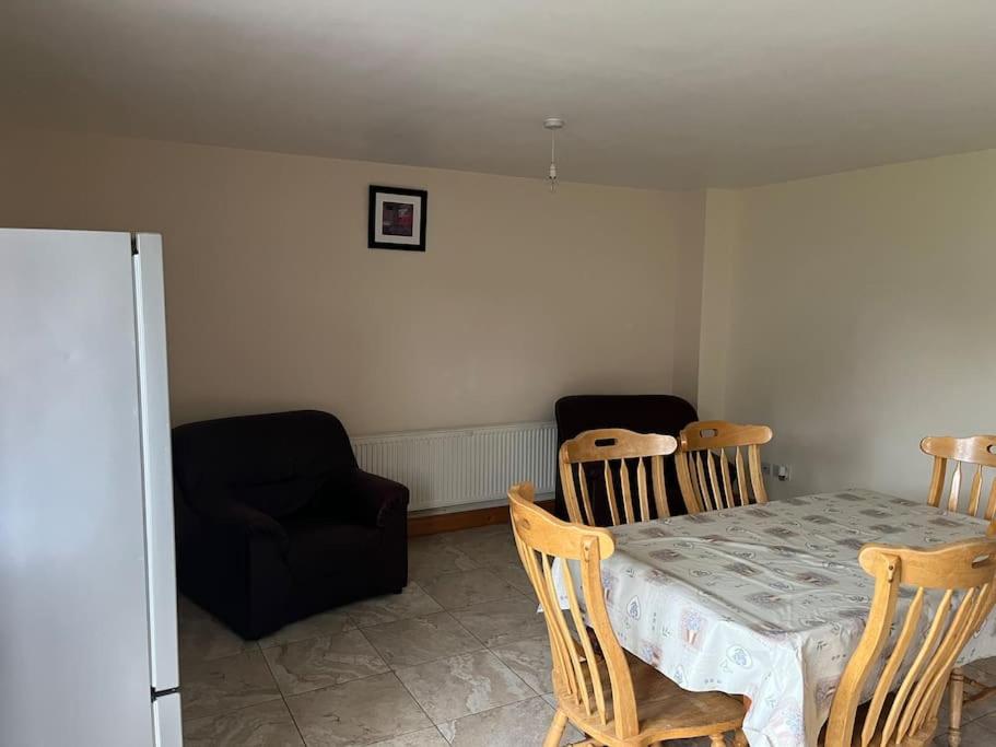 Modern 4 Bed House in town photo 3