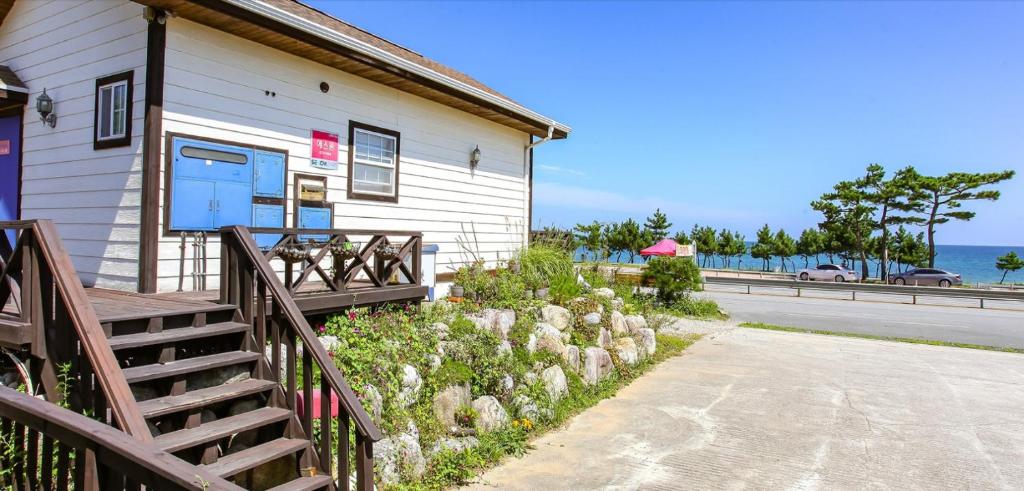 Amigas Ocean View Pension photo 4