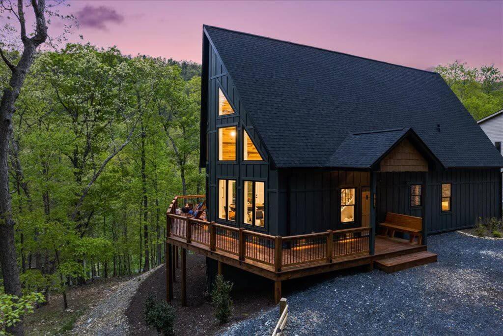 Mountain Retreat Haven-Hot Tub-Game Room photo 2