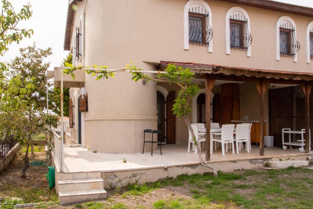 Detached House with Garden in Cesme photo 3