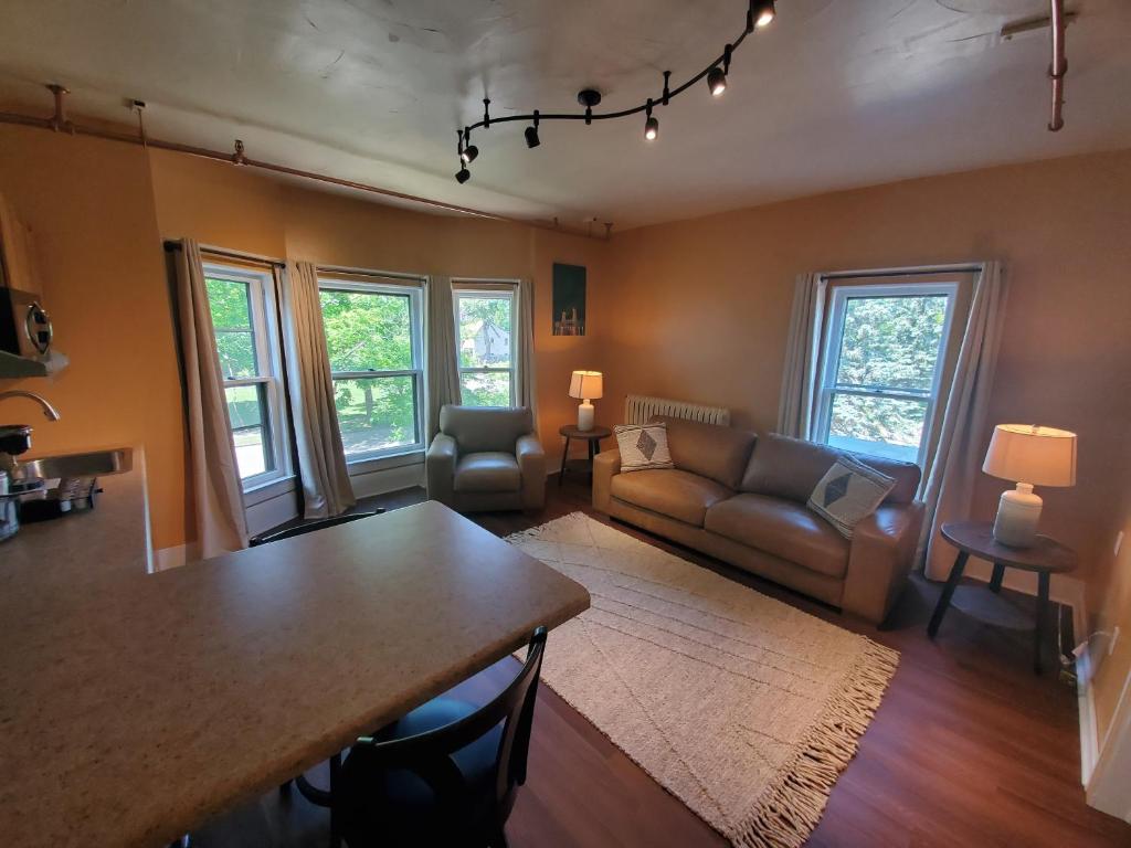 Daniell Manor Room Type - Superior Suite