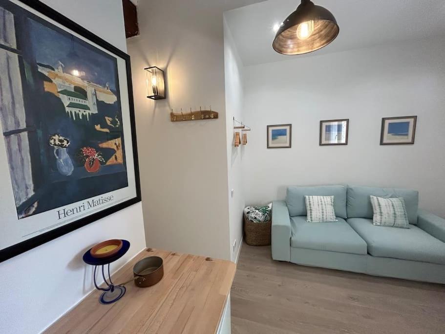 Cool Blue Cotignac Studio in the heart of the village