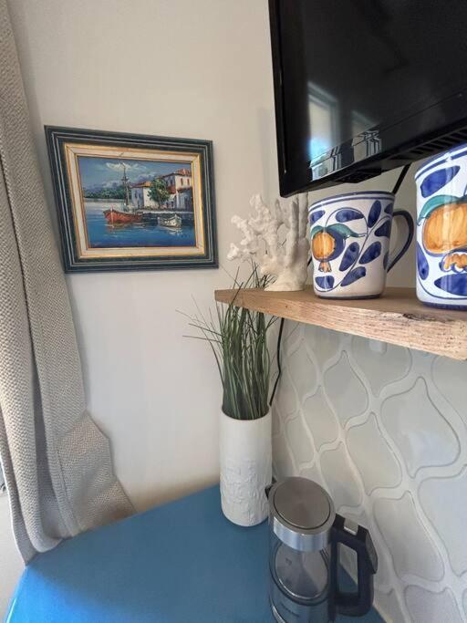 Cool Blue Cotignac Studio in the heart of the village photo 2