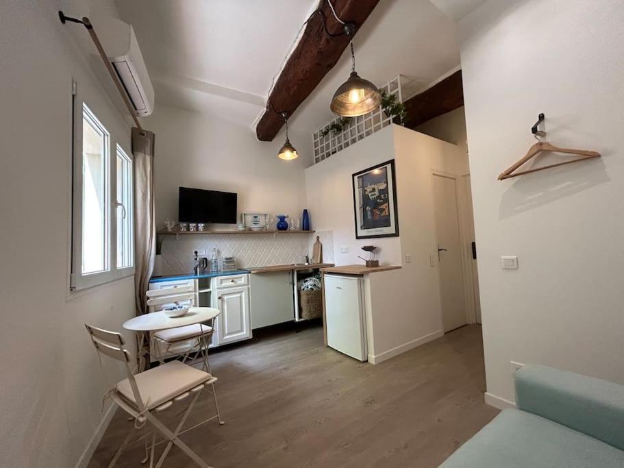 Cool Blue Cotignac Studio in the heart of the village photo 4