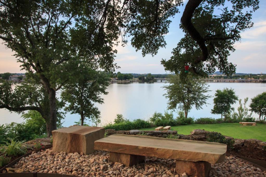Inn on Lake Granbury photo 1