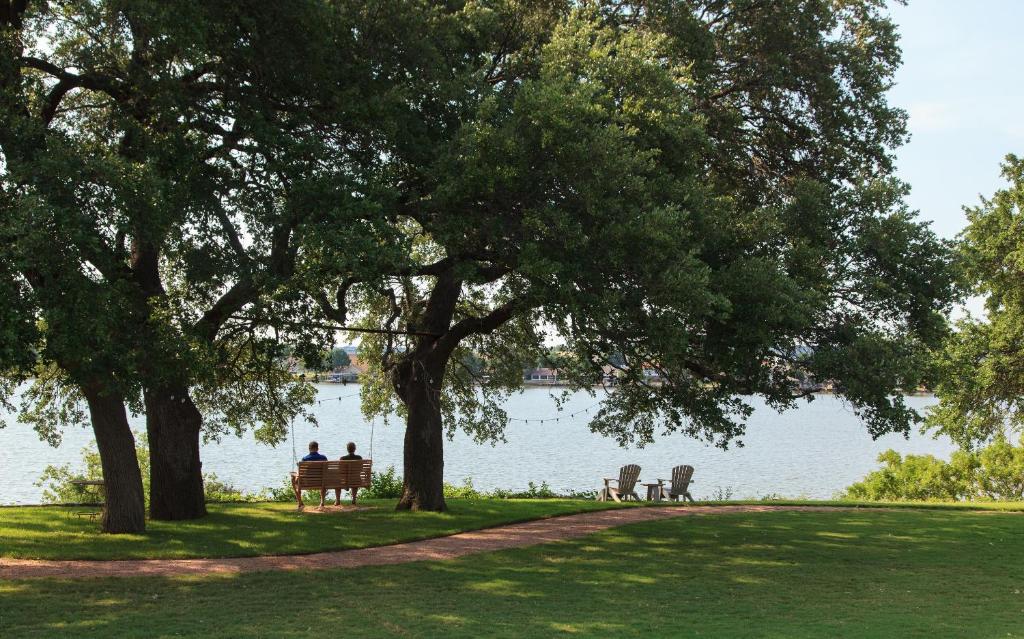 Inn on Lake Granbury photo 3