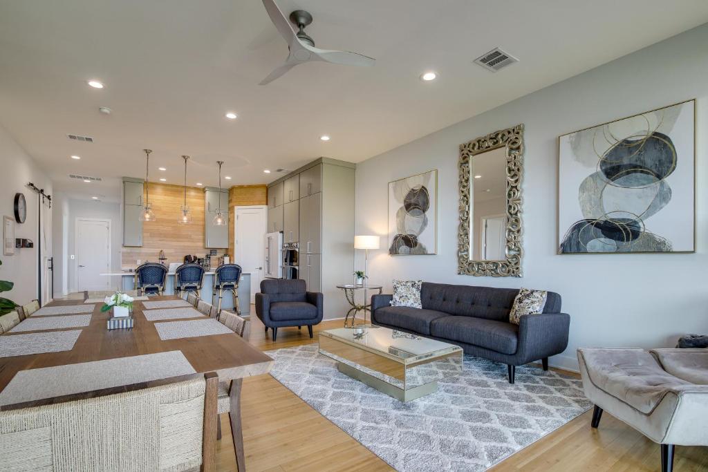 Lago Vista Condo with Game Room, Deck and Water Views! photo 3
