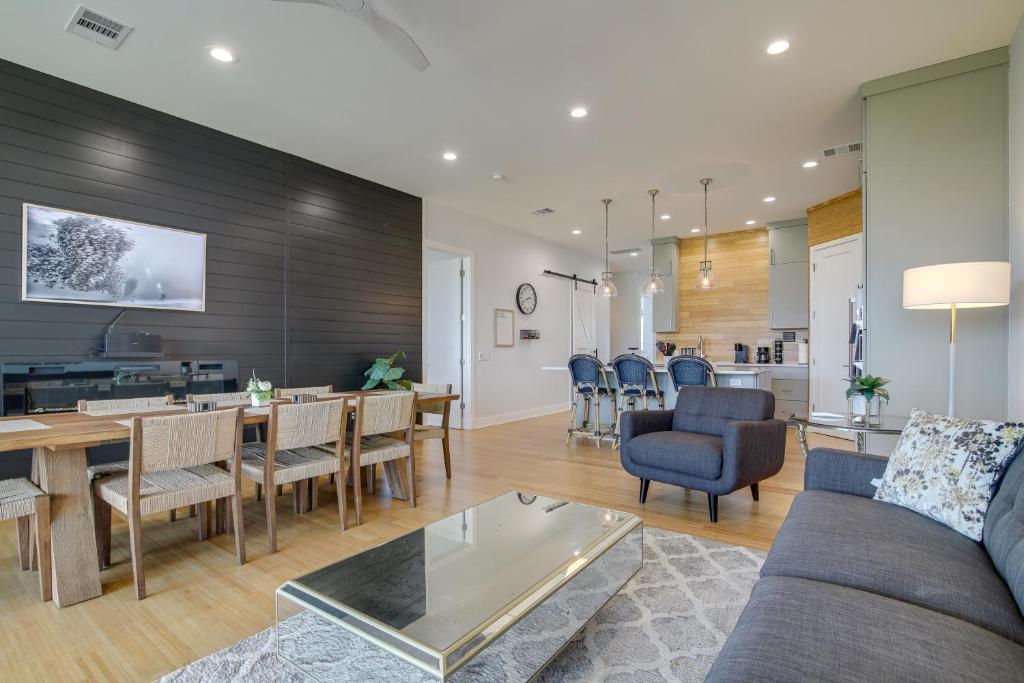 Lago Vista Condo with Game Room, Deck and Water Views! photo 4