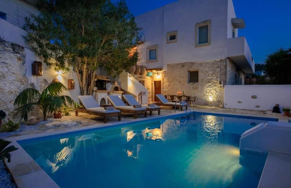 Traditional House 1 with Pool
