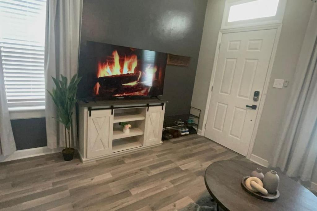 Cozy Portsmouth Retreat 2BR 1BA photo 2