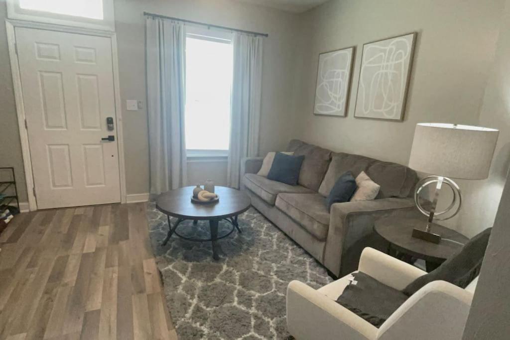 Cozy Portsmouth Retreat 2BR 1BA photo 3