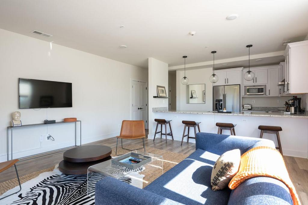 Piedmont Place Suite 303 photo 1