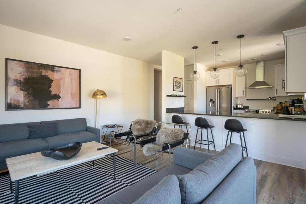 Piedmont Place Suite 304 - near vineyards! photo 1
