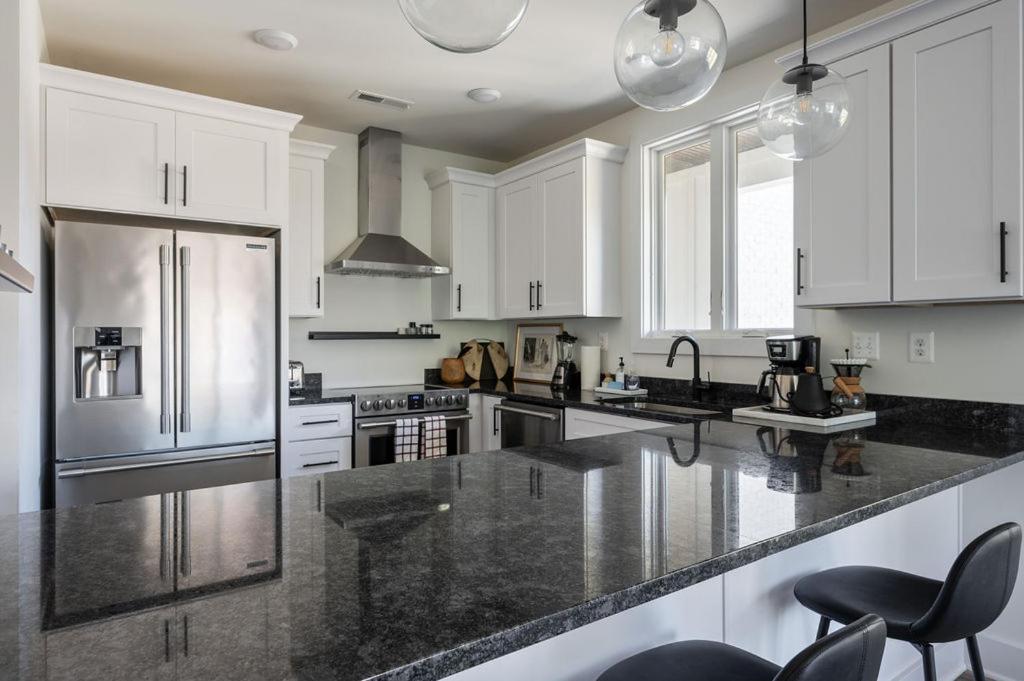 Piedmont Place Suite 304 - near vineyards! photo 2