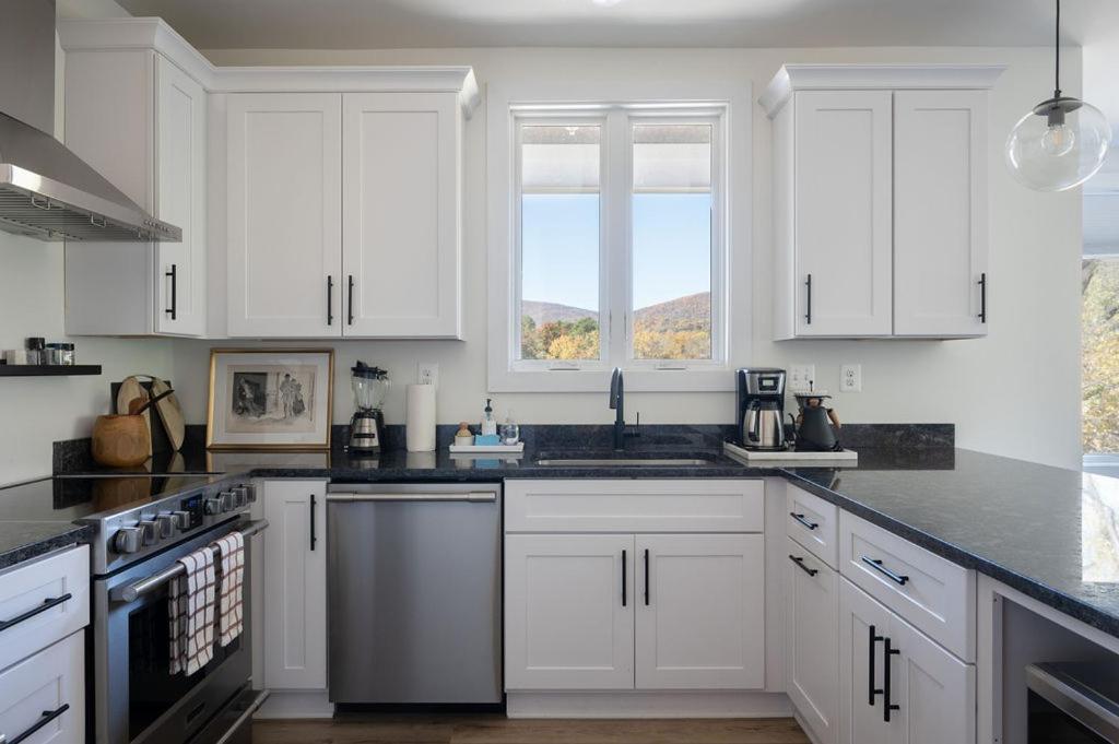 Piedmont Place Suite 304 - near vineyards! photo 3