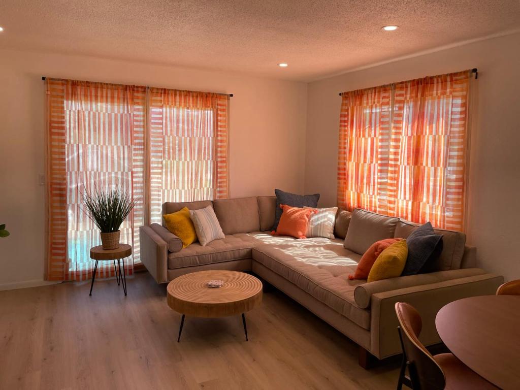 2nd Floor, 2 Bedroom Condo, Sleeps 6 photo 3
