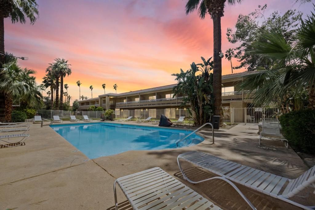 Sol Springs Inn image