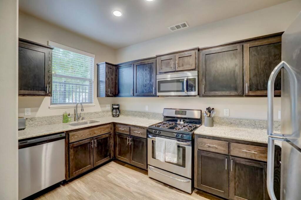 Tranquil Town Home with King Beds photo 2