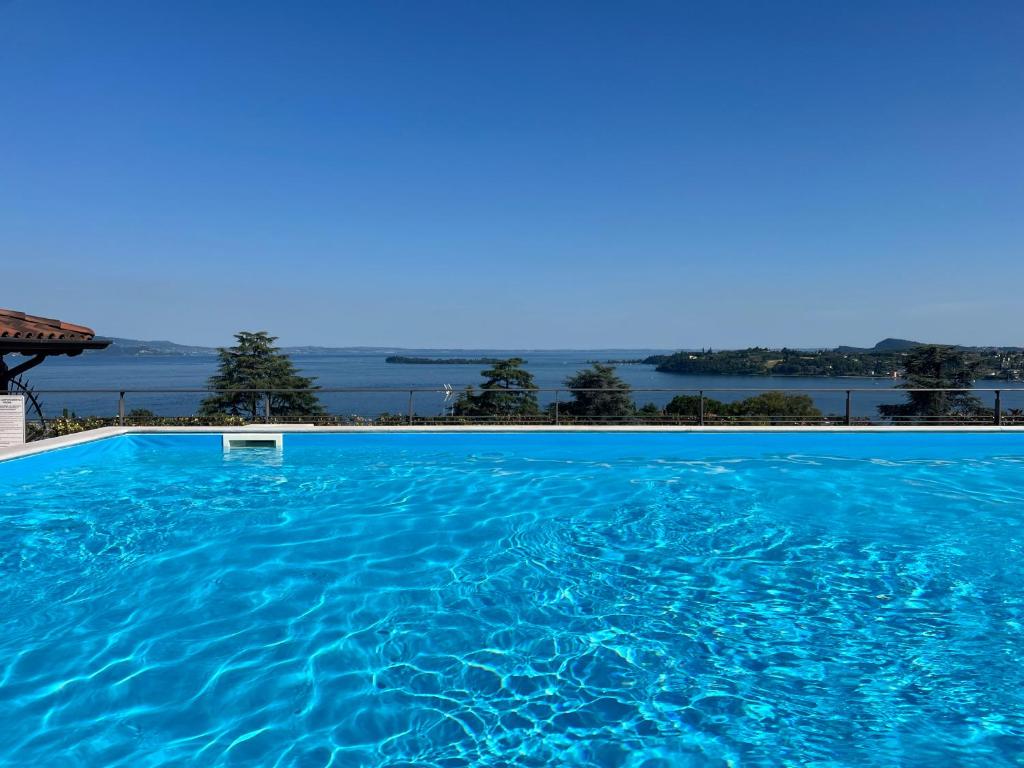Feli Holiday Home - Panoramic pool lake view in Gardone Riviera photo 1